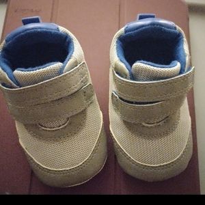 Infant sneakers